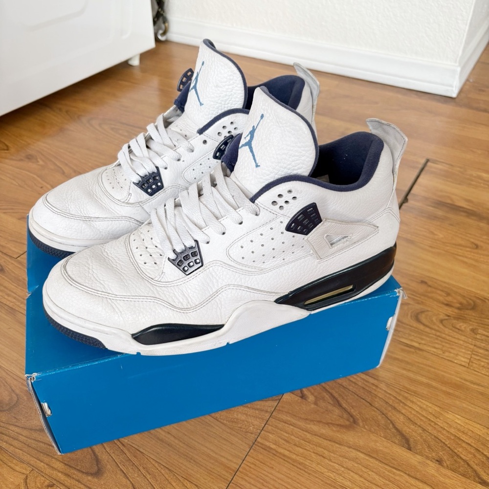 Air Jordan 4 Retro LS ‘Columbia’